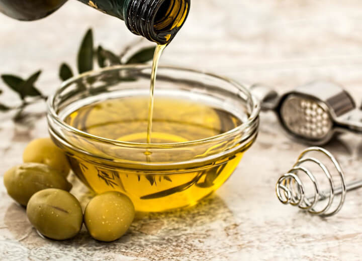 L'huile d'olive, aussi bonne en cuisine que sur la peau